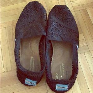 Black lace toms
